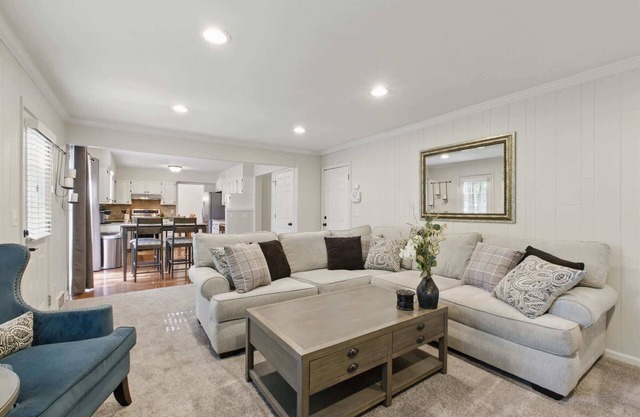 Large Home in OP Fenced Yard King Beds GameRoom