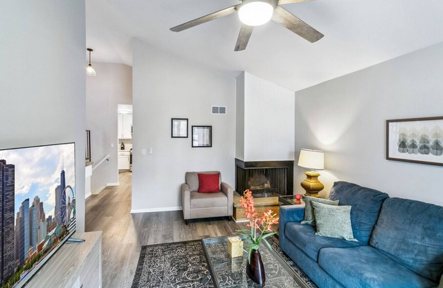 Spacious home near DT Libertyville w/ Rec Room!