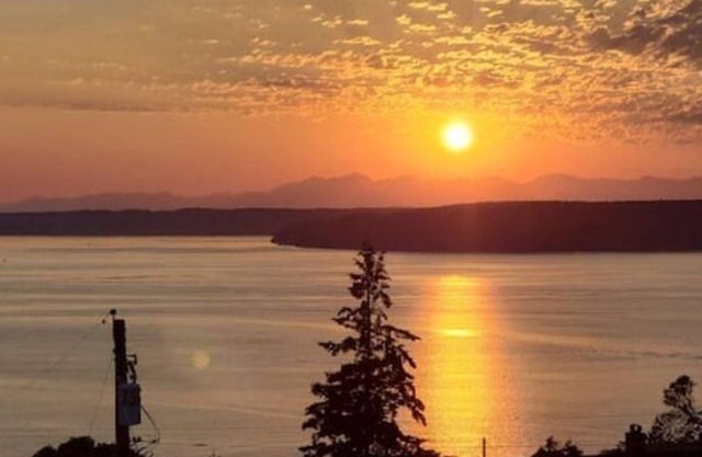 Spacious Home with Amazing Views - 2 min drive to Beach/Water Access