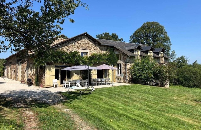 Spacious 20+ person house in the heart of nature
