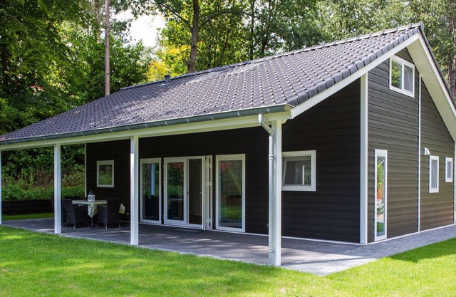 Amplia casa con terraza cubierta, ubicada en un parque de vacaciones en Rhenen