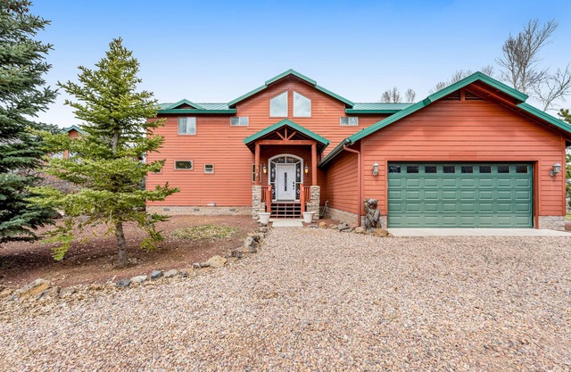 Spacious lakefront home with deck & W/D