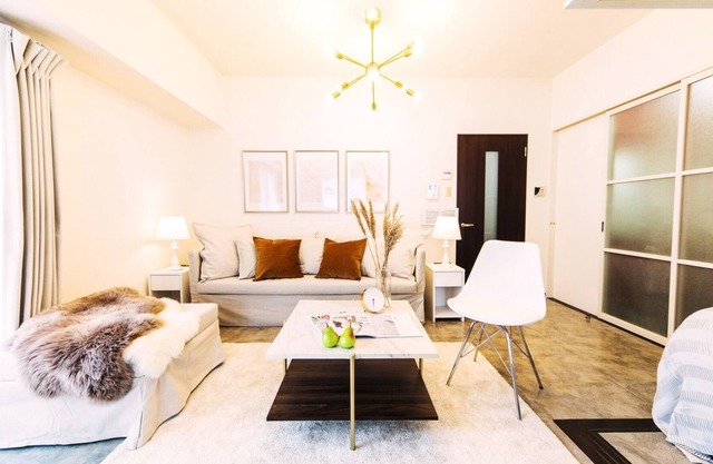 Spacious living room Shinsaibashi Switch - Namba Residence 2 / Osaka Ōsaka