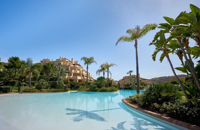 MAGNÍFICO APARTAMENTO CON PISCINAS, SPA y GIMNASIO EN LA COSTA DEL SOL