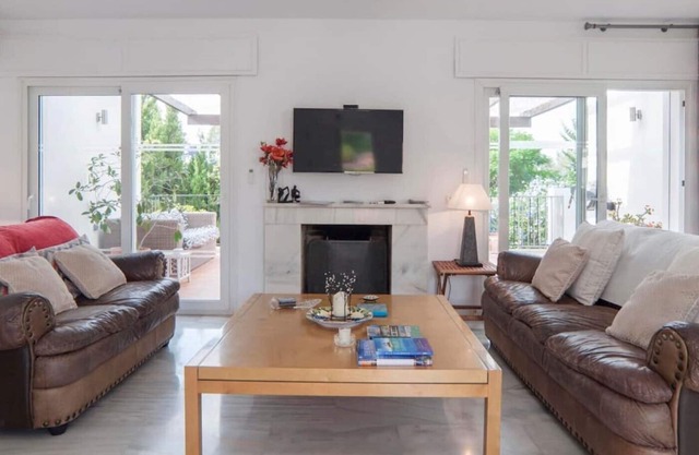 Spacious Marbella 3Bed Apartment - Pool,Terrace&Gardens