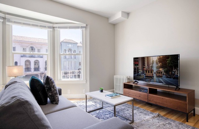 Spacious Marina District 2BR w/ W/D, walk to Marina Green by Blueground