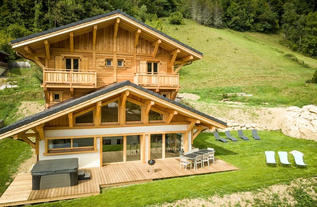 Spacious, modern 2-14 person chalet with HOT TUB, SAUNA and HOME CINEMA room