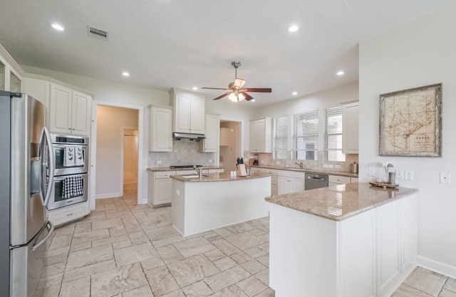 Spacious & Modern Family Oasis