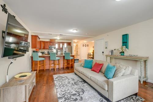 Spacious Newark Duplex in Walkable Location!