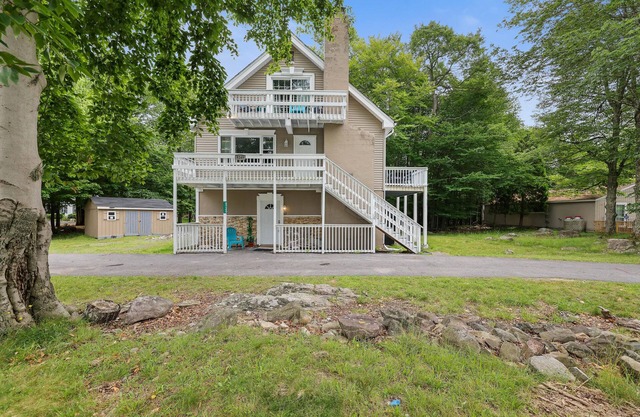 Spacious Newly Renovated in 2025! 7BD/4BA Home in the Heart of Poconos sleeps 29