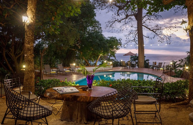 Asombrosamente Hermosa casa 9BR / 9BA con gran vista al mar!