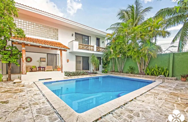 Spacious outdoor w/pool, ample rooms and privacy