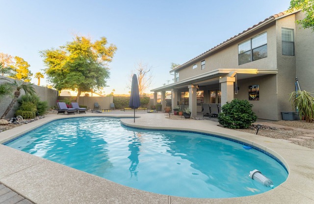 Spacious Pet Friendly 5BR with Pool In Glendale by RedAwning