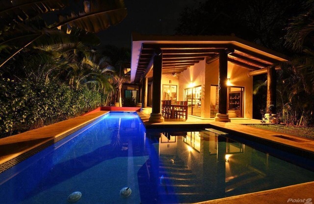 Grande Villa con Piscina Privada en Campo de Golf Solo Minutos de la Playa