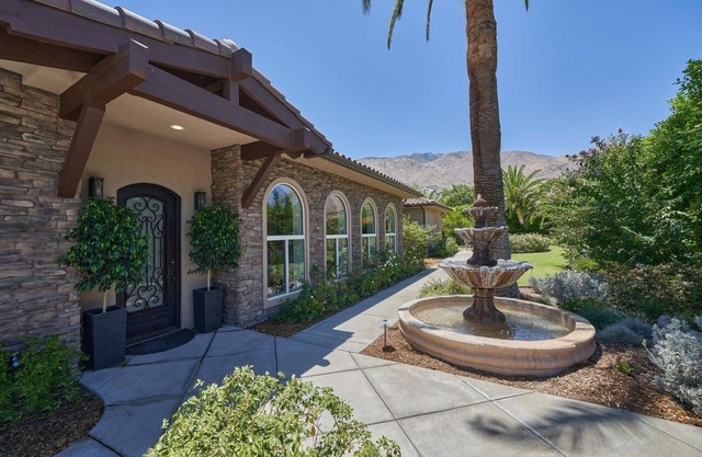 Spacious Private Resort walk to Downtown Palm Springs
