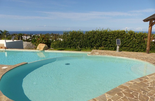 Espaciosa piscina hermosa T3, laguna con aire acondicionado, relajante y tranquila vista