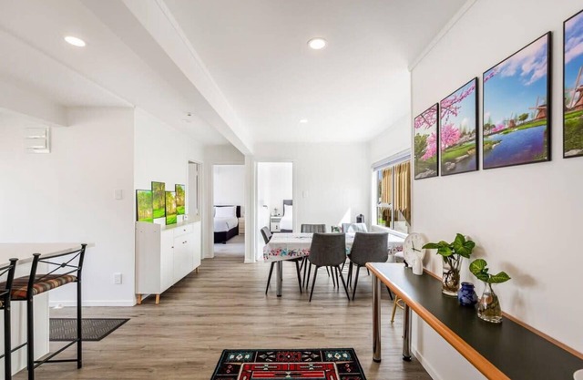 Spacious, freshly renovated 3BR Ellerslie unit!