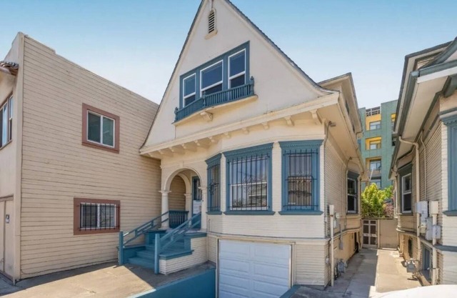 Spacious Room w/ Private Bath, Prime Location Near Lake Merritt BART & SF Access