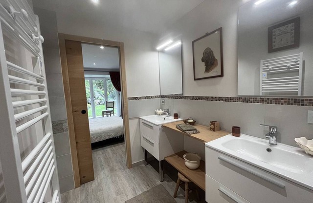 Habitaciones espaciosas en Cauterets, jardín privado, se aceptan mascotas