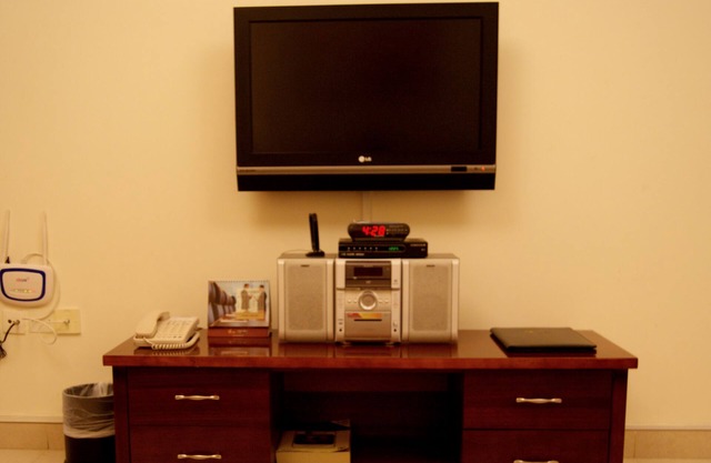 Amplio servicio 1BR Al Muhaisnah 5 'al aeropuerto