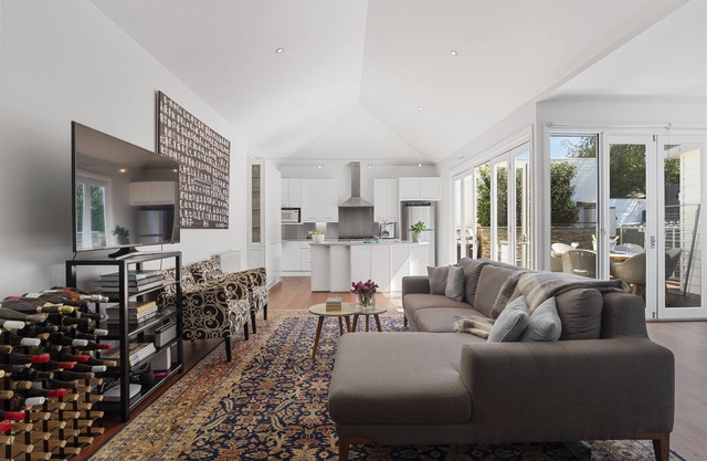 Spacious, Stylish Home in Amazing Albert Park Location