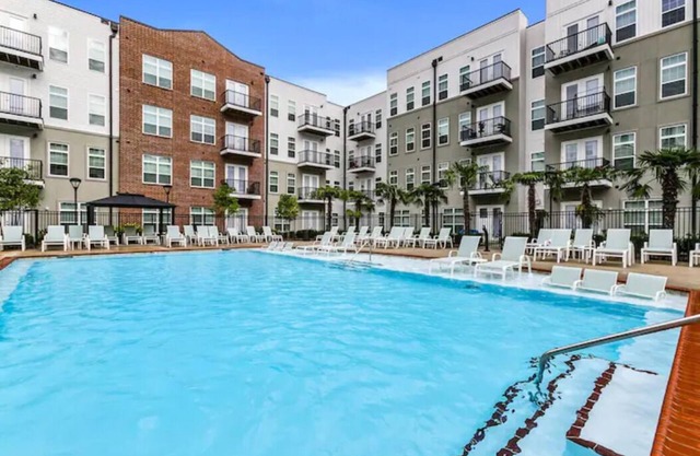 Spacious Suite in DTLA with 1BR, Pool & Gym!!!