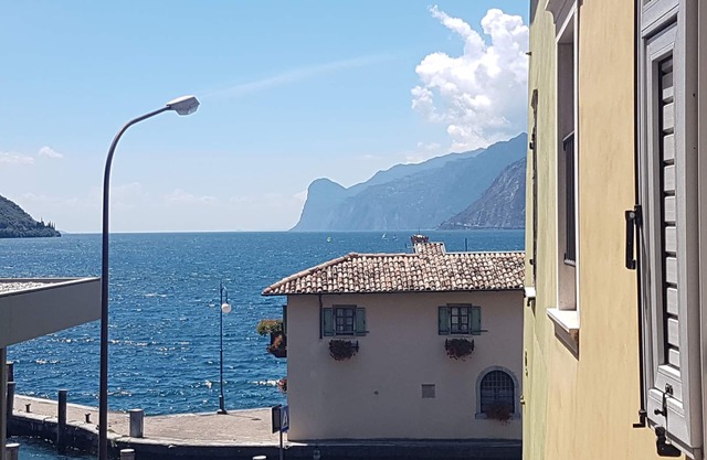 Spacious Three-room Apartment few Steps Away From Lake Garda