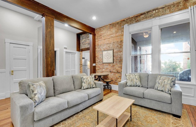 Spacious Updated Home Ideal For Groups W/ Parking by Lucky Savannah