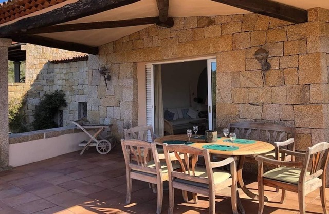 Spacious villa with 4 bedrooms, swimming pool and 4 ha of land