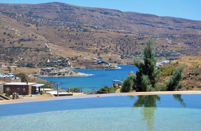 Amplia villa con piscina en la zona de Koundouros, Kea