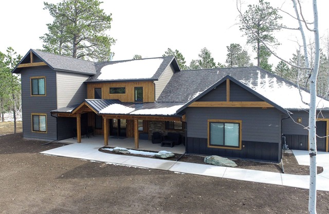 Spacious Zero-Entry 3400 Sq. Ft. Lodge on 2 Acres w/ Clubhouse Access!