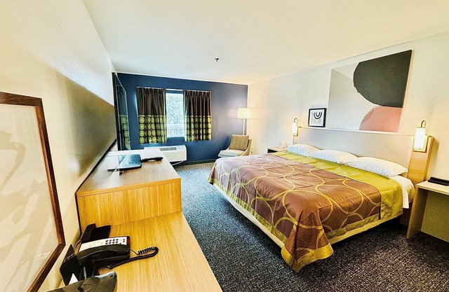 Gateway Inn & Suites