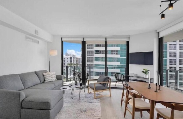 Spectacular 2bed/2bath Vibrant Miami Getaway