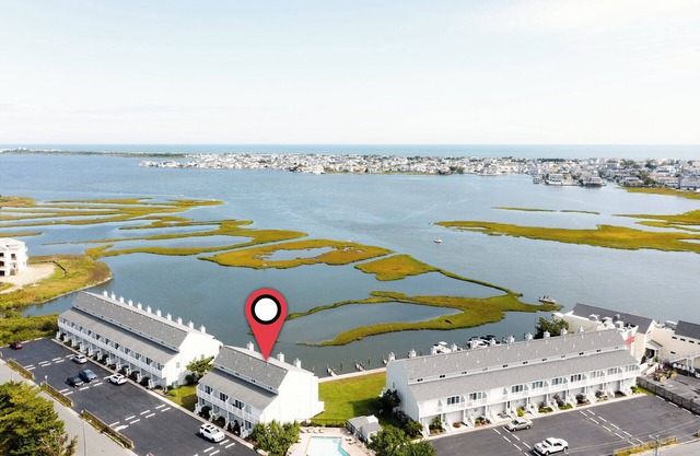 Spectacular Bay Views Near Fenwick Island - 3BR Coastal Retreat! Community Pool, WIFI, Beach Town, Shopping and Restaurants!