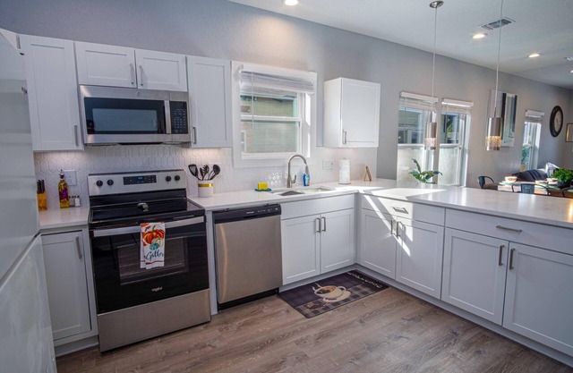 Spectacular Brand New 4br/2.5ba Near DT/ Riverwalk