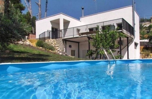 Espectacular casa con piscina e increibles vistas al Parque Natural del Garraf