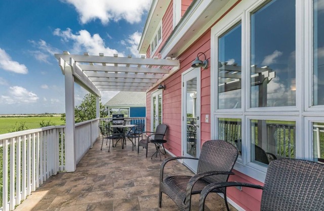Spectacular Views from Luxury House on Gated Barrier Island
