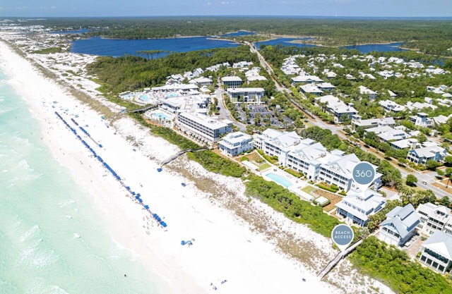 Impresionante Gulf Front WaterColor Condo! Recientemente renovado, ¡fotos pronto!