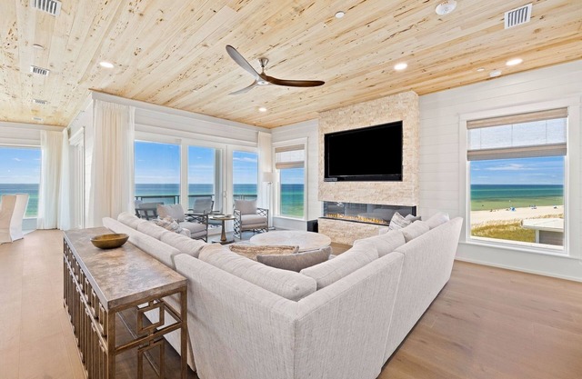 Spend Summer by the Beach! Gulf Front! Private Pool! Low-Speed Vehicle!