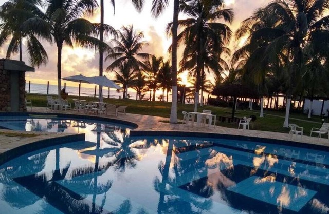 Pase sus vacaciones frente a una playa privada con un área de recreación exuberante