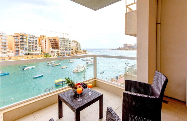 Spinola Bay 2BR flat with Sea Views & Terrace