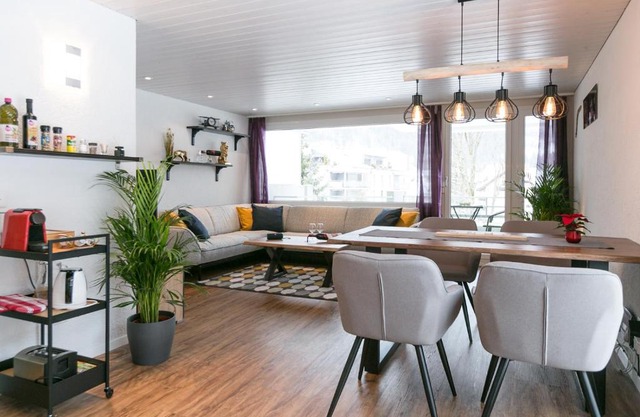 Spirit Apartments - Balkon - Bergsicht - Parkplatz
