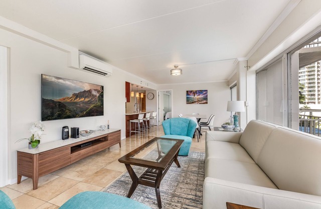 Splendid 2BD w/ One FREE Parking