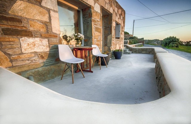 Splendid Mykonos Apartment | Mykonos Chaming Nest | 1 Bedroom | Private Outdoor Jacuzzi & Breathtaking Sea Views | Perfect for a Couples Getaway | Tourlos