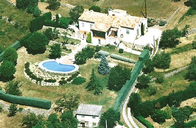 Espléndida villa típica provenzal en 10,000 m2, vista panorámica de 180 °, piscina