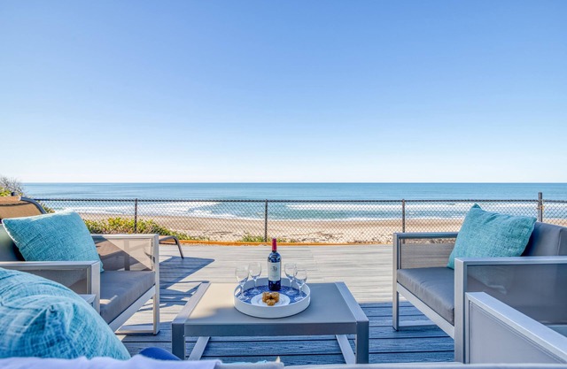 Espectacular casa moderna frente al mar con bañera de hidromasaje, sala de juegos, excelente vida al aire libre