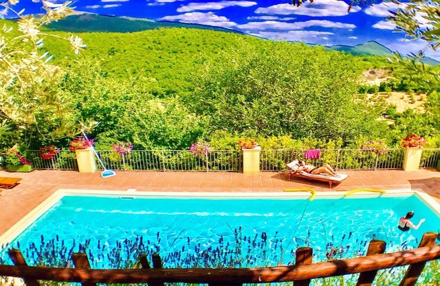 Spoleto Splash - slps 20, pueblo de lujo de 5 cabañas, piscina exc, terreno privado