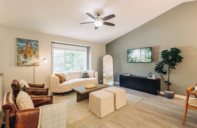 Spacious 4BR Retreat w/ Game Room & Yard - Near NSC, TPC & Downtown Twin Cities