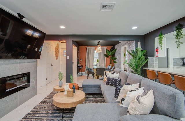 Spring Branch Getaway Ft. 5BD/2BA, Pool & Hot tub