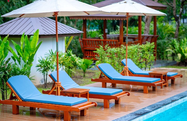 Sriwaree Pool Villa Khao Lak - 8 meter Pool - 3 bedroom-2 bath